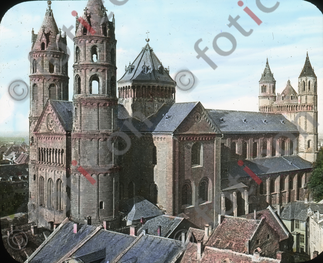 Der Dom St. Peter zu Worms  | The Cathedral of St. Peter in Worms - Foto foticon-simon-150-027.jpg | foticon.de - Bilddatenbank für Motive aus Geschichte und Kultur